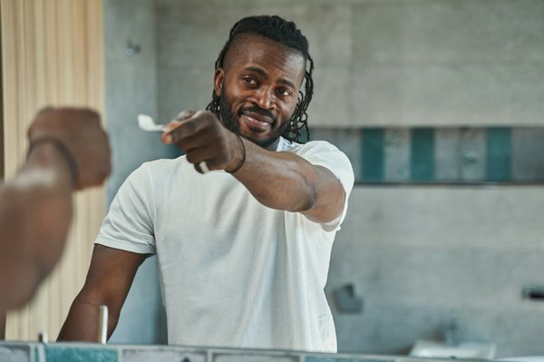 Comment la gestion de l'hygiène de vie peut-elle influencer les symptômes du lupus érythémateux systémique ?